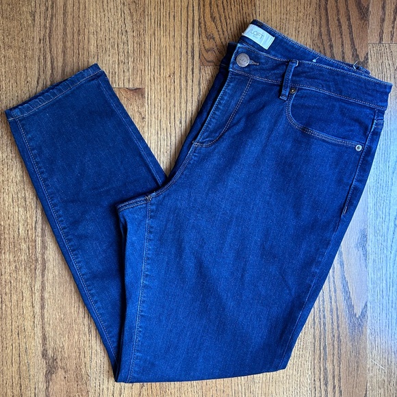 LOFT Curvy Mid Rise Skinny Jeans in Vintage Dark Wash - Picture 3 of 10